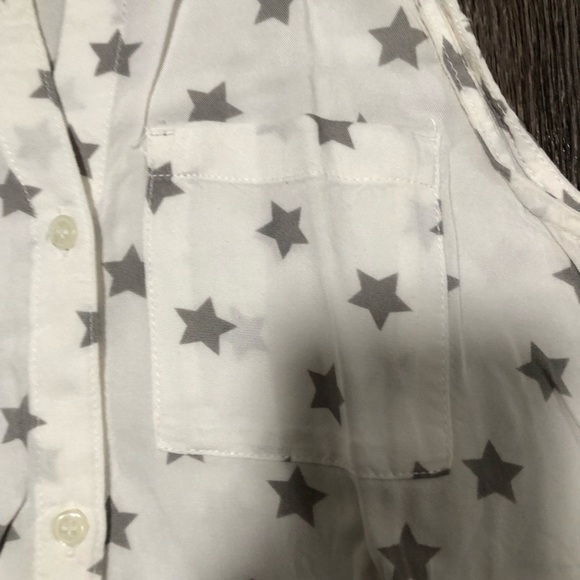 Girls' H&M White & Grey Star Print Sleeveless Button-Up Top, Size 8-9Y - Picture 2 of 5